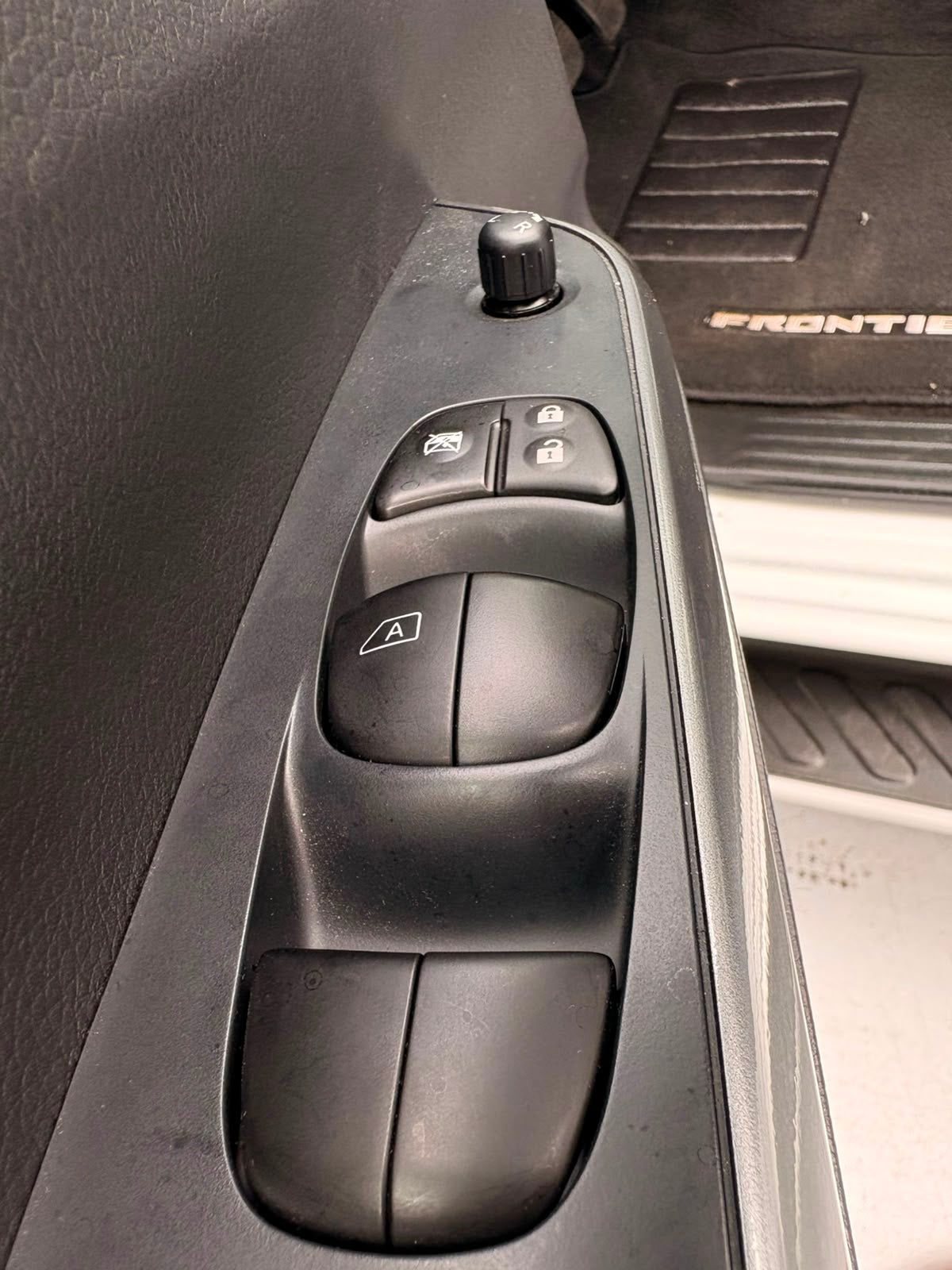 2025 Nissan FRONTIER 4P LE L42.5 MAN