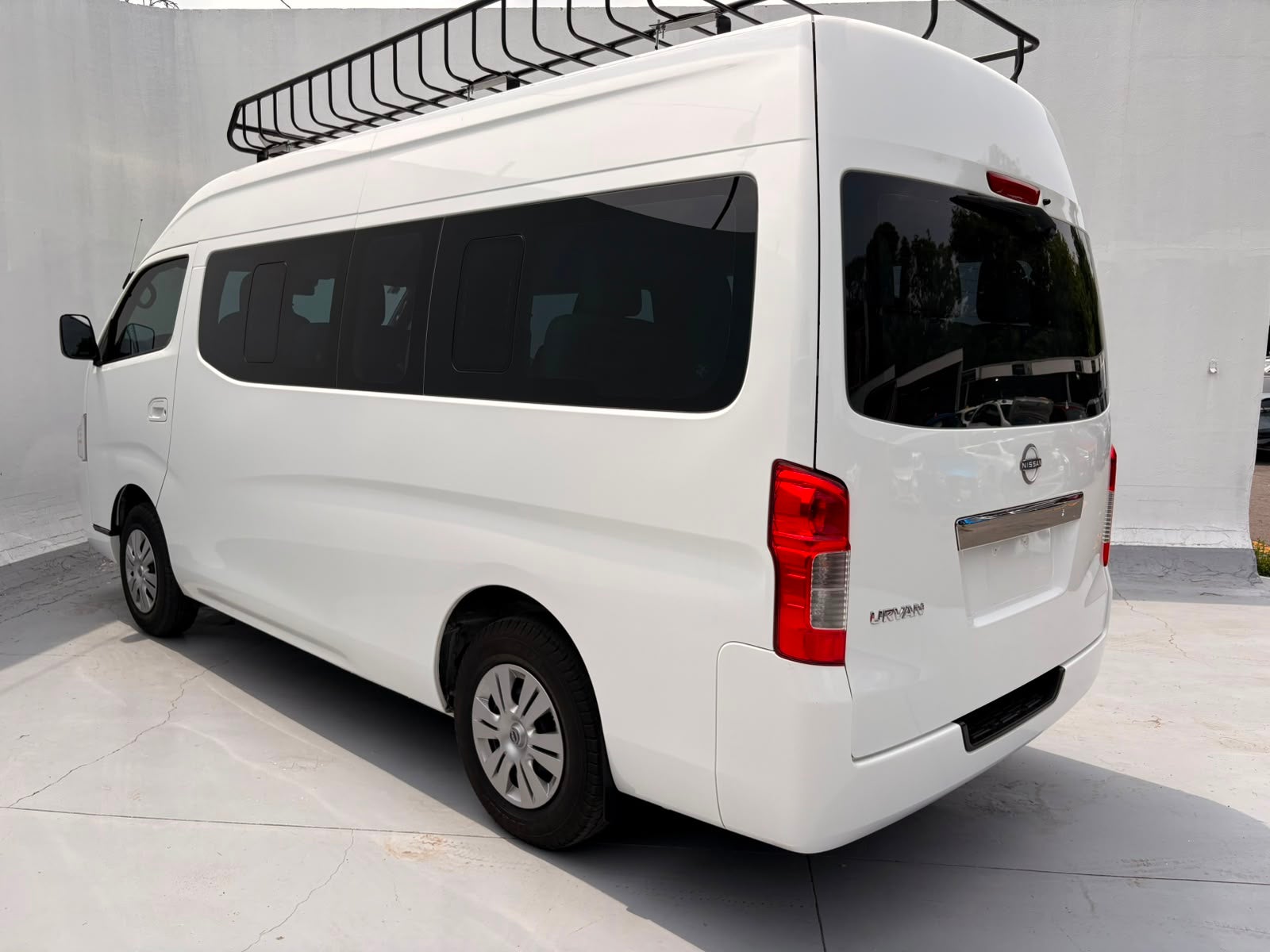 2024 Nissan URVAN 4P AMPLIA L42.5 MAN 15PAS PSEG