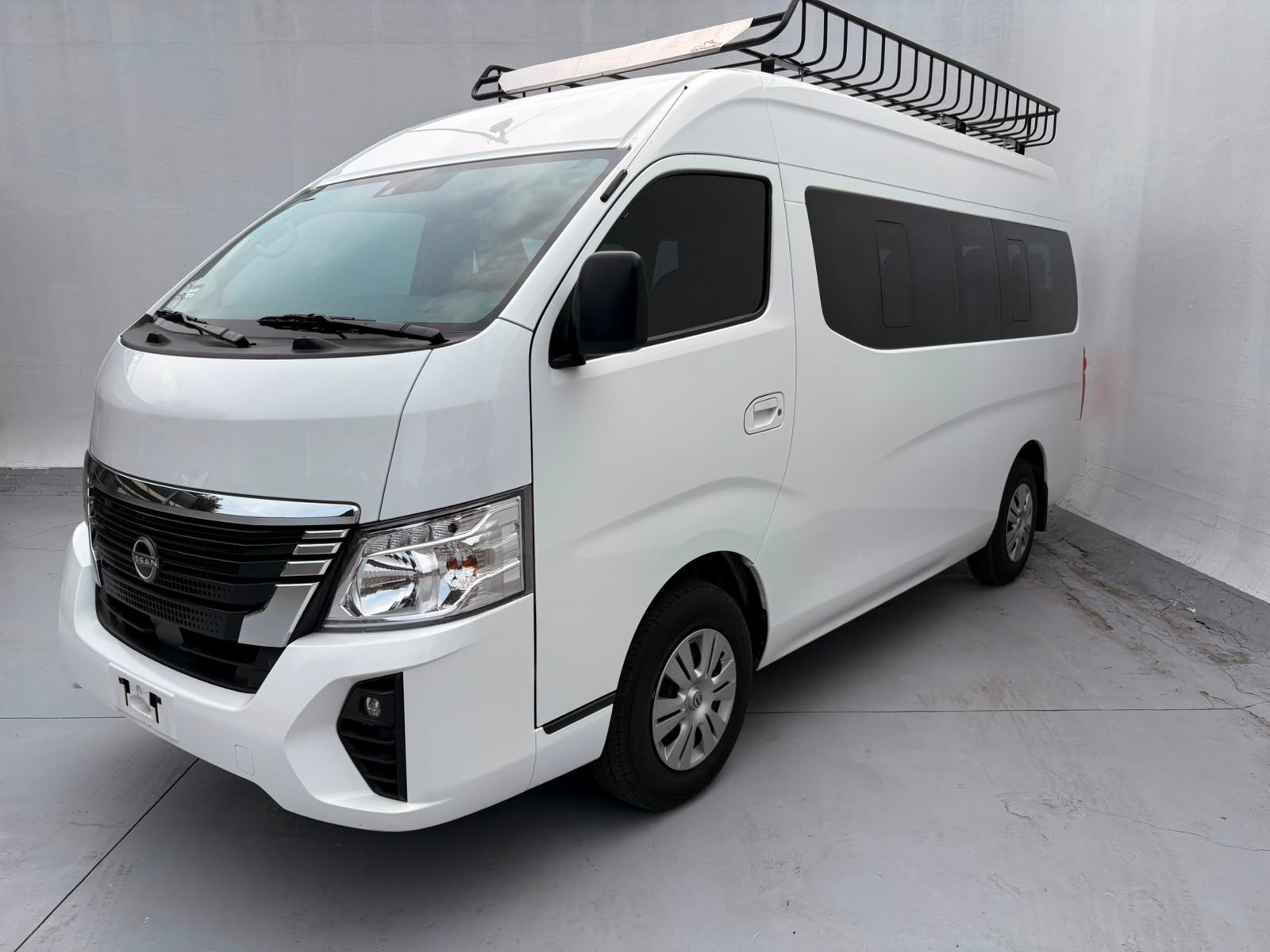 2024 Nissan URVAN 4P AMPLIA L42.5 MAN 15PAS PSEG