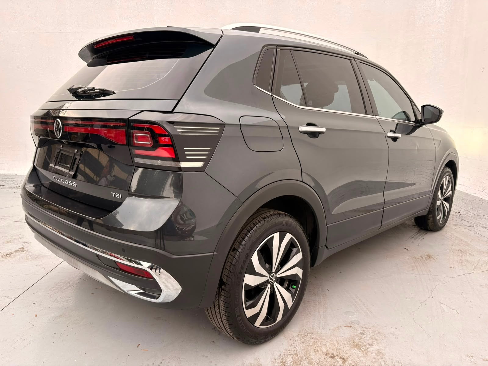 2022 Volkswagen T-CROSS 5 PTS HIGHLINE 10T TIPTRONIC AAC AUT PIEL FLED RA-17