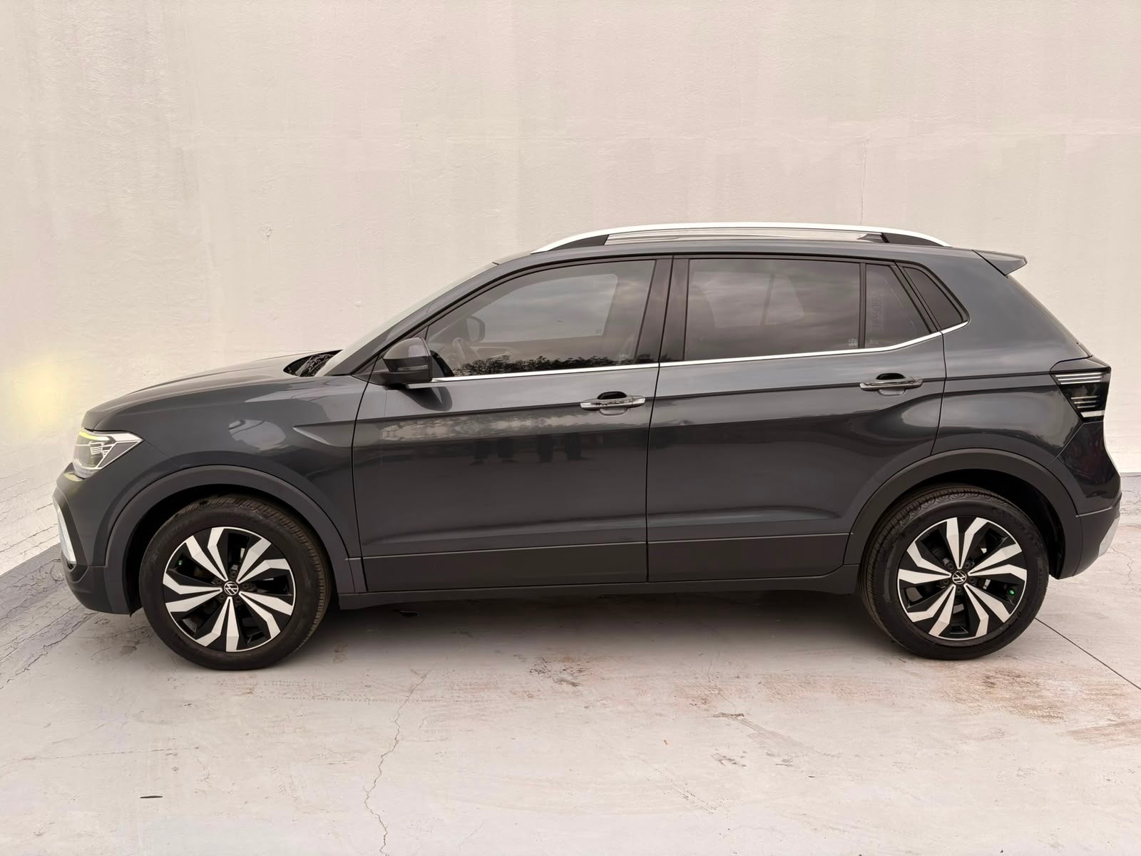 2022 Volkswagen T-CROSS 5 PTS HIGHLINE 10T TIPTRONIC AAC AUT PIEL FLED RA-17